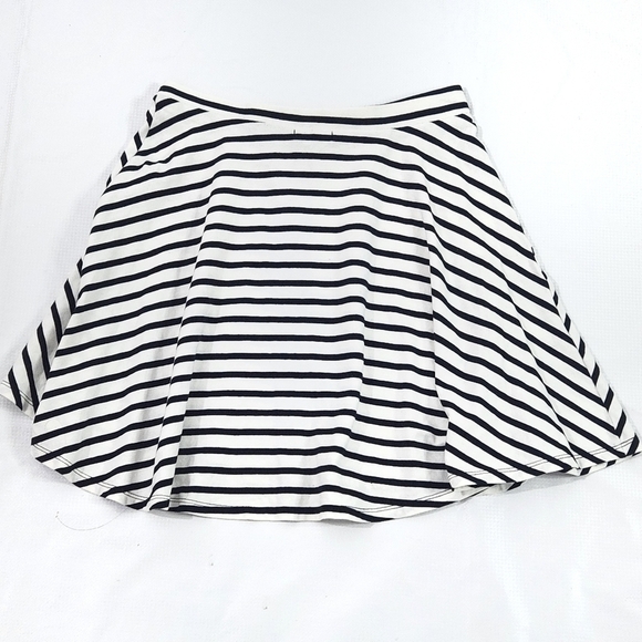 American Eagle Outfitter Black and White Stripe Mini Skirt - Picture 5 of 7